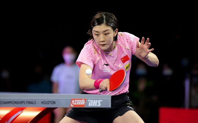 梅西路过回家，重返巴萨诺坎普球场。1800w点赞。